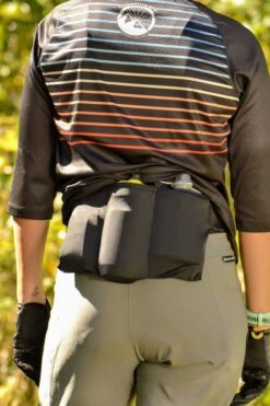 Women's Endurance Tech Pocket Bibs -Cognativemtb Shop DSC0050