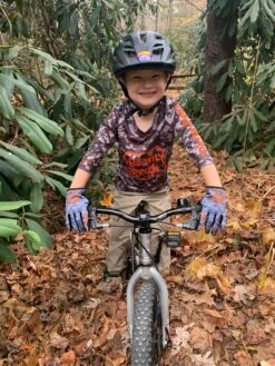 Youth Tech 2.0 Glove - Berm Peak Digital Camo -Cognativemtb Shop IMG 3690