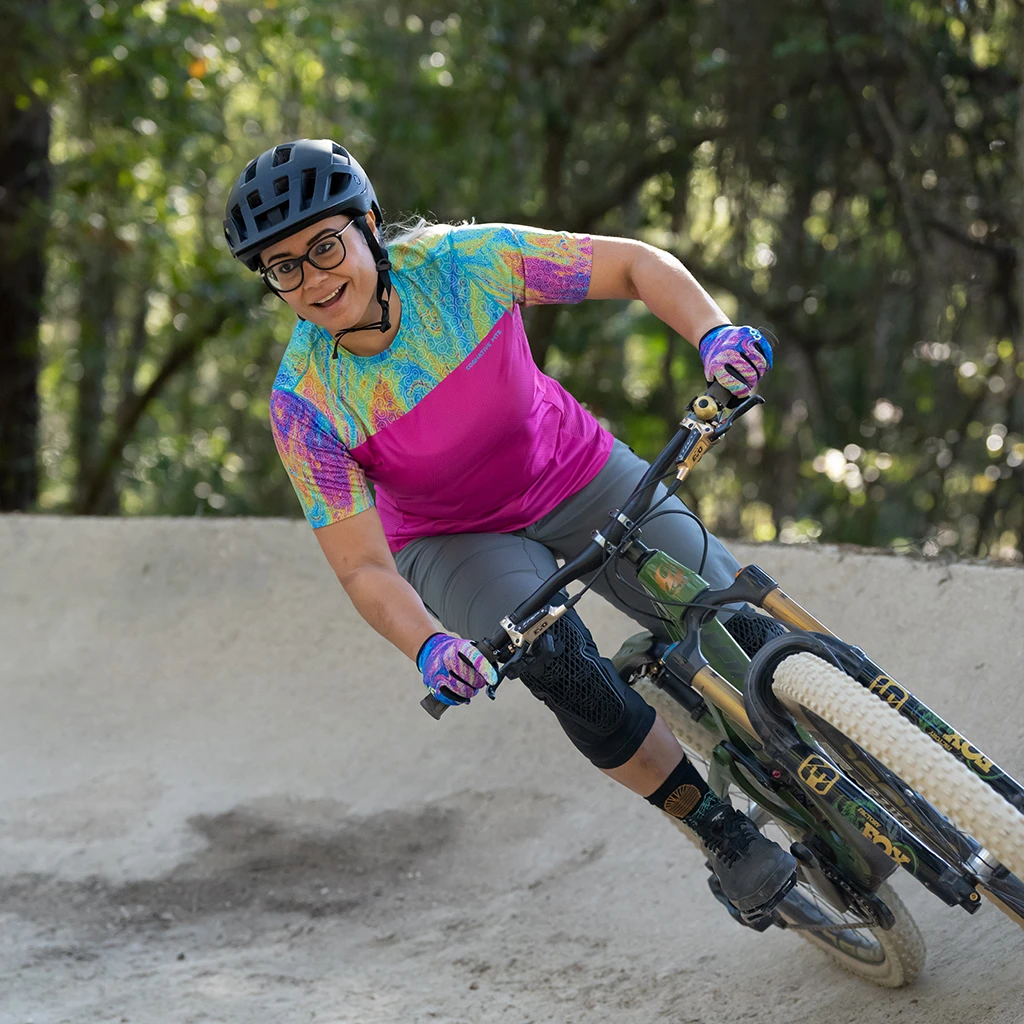 Women's Short Sleeve VersaTech™ MTB Jersey (Oil Slick) *NEW UPDATED FIT* 3 Women's Short Sleeve VersaTech™ MTB Jersey (Oil Slick) *NEW UPDATED FIT* - Image 3